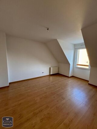  Appartement à louer 4 pièces 81 m²