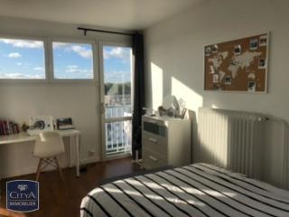 APPARTEMENT T2 AU 8EME ÉTAGE AVEC BALCON En location : d....
