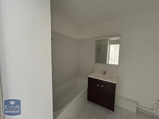  Appartement à louer 4 pièces 74 m²