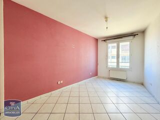  Appartement à louer 4 pièces 85 m²