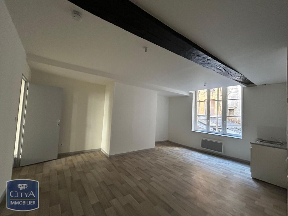 À LOUER : Appartement rénové T2 situé à Sedan, dans le c....