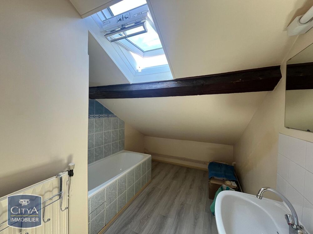 À LOUER : Appartement T2 au dernier étage à Reims** Situ....