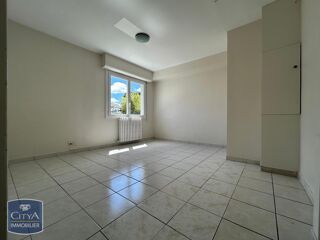  Appartement à louer 5 pièces 124 m²