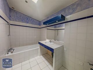  Appartement à louer 3 pièces 79 m²