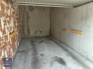  Parking / Garage à louer 16 m²