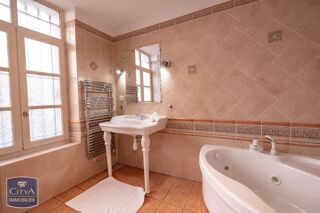  Appartement à louer 3 pièces 121 m²