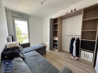  Appartement à louer 4 pièces 81 m²
