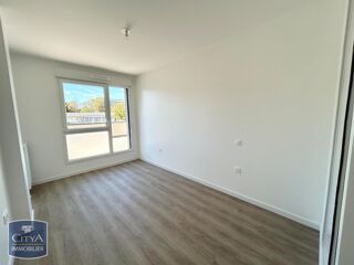  Appartement à louer 4 pièces 93 m²