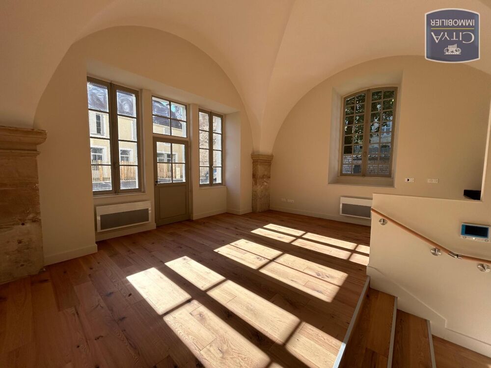 "Rénovation Monument Historique" À LOUER : Appartement T....