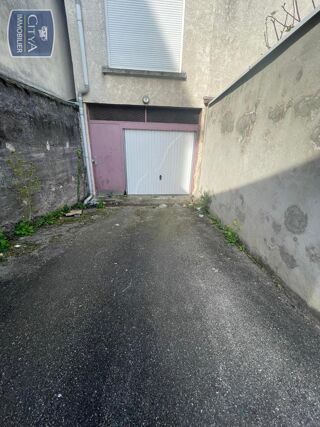  Parking / Garage à louer 
