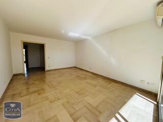  Appartement à louer 3 pièces 76 m²