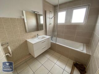  Appartement à louer 4 pièces 85 m²