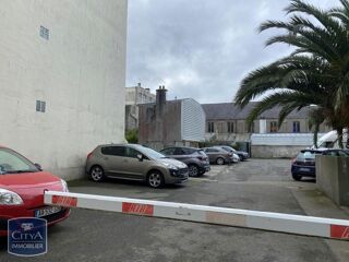  Parking / Garage à louer 