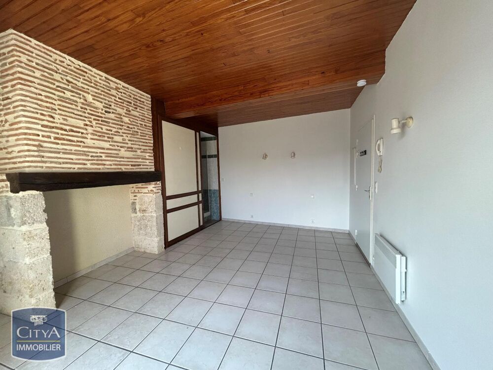 À LOUER ! Découvrez cet appartement ancien T1 situé à Né....