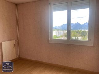 Appartement à louer 4 pièces 79 m²
