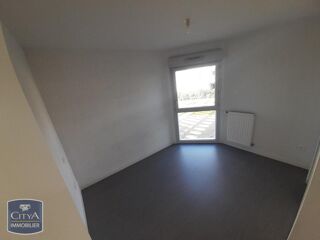  Appartement à louer 4 pièces 77 m²