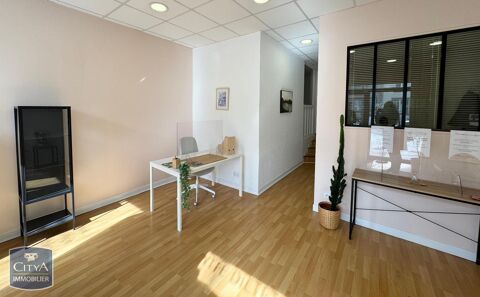 &Agrave; LOUER - Disponible de suite. Joli local commercial ... 660 63200 Riom