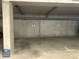  Parking / Garage à louer 