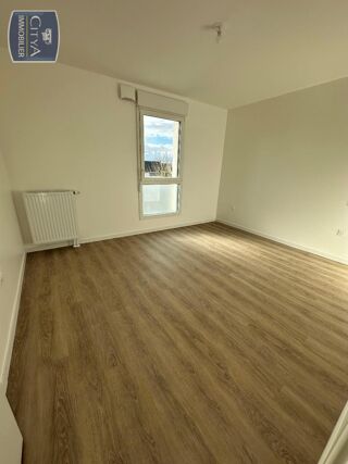 Appartement à louer 3 pièces 76 m²