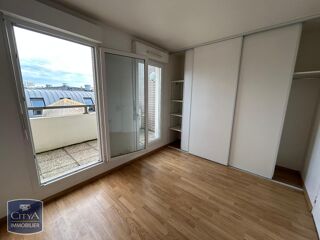  Appartement à louer 5 pièces 116 m²