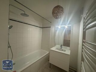  Appartement à louer 3 pièces 65 m²