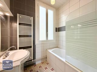  Appartement à louer 4 pièces 82 m² Nimes