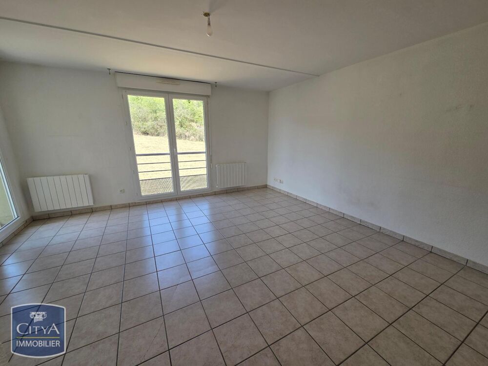 À LOUER : Appartement T3 situé à Issoire, rue de Bizalei....