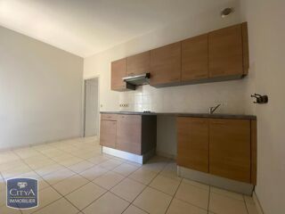  Appartement à louer 3 pièces 96 m²