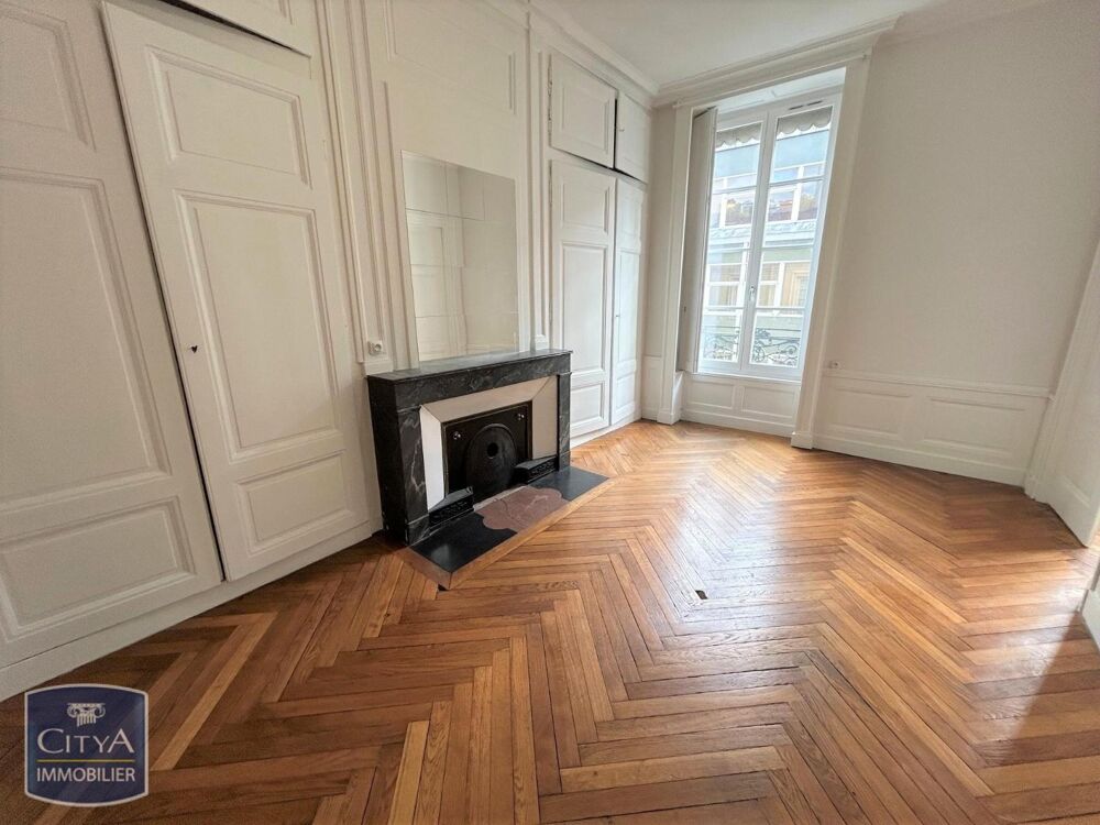 A LOUER // BEL APPARTEMENT T5 // 38 RUE DU PLAT 69002 LY....
