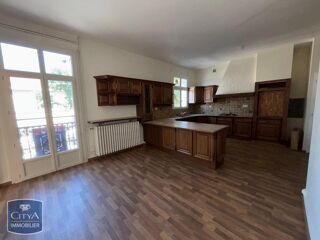  Appartement à louer 5 pièces 181 m²