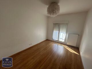  Appartement à louer 3 pièces 83 m²