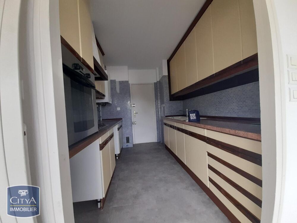 À LOUER : Appartement T3 situé à Pau, dans le code posta....