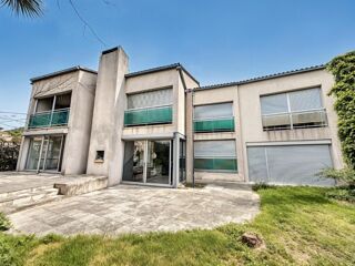  Villa  vendre 9 pices 247 m