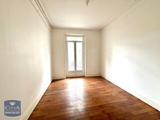 Appartement à louer 3 pièces 85 m²