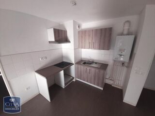 Appartement à louer 4 pièces 77 m²