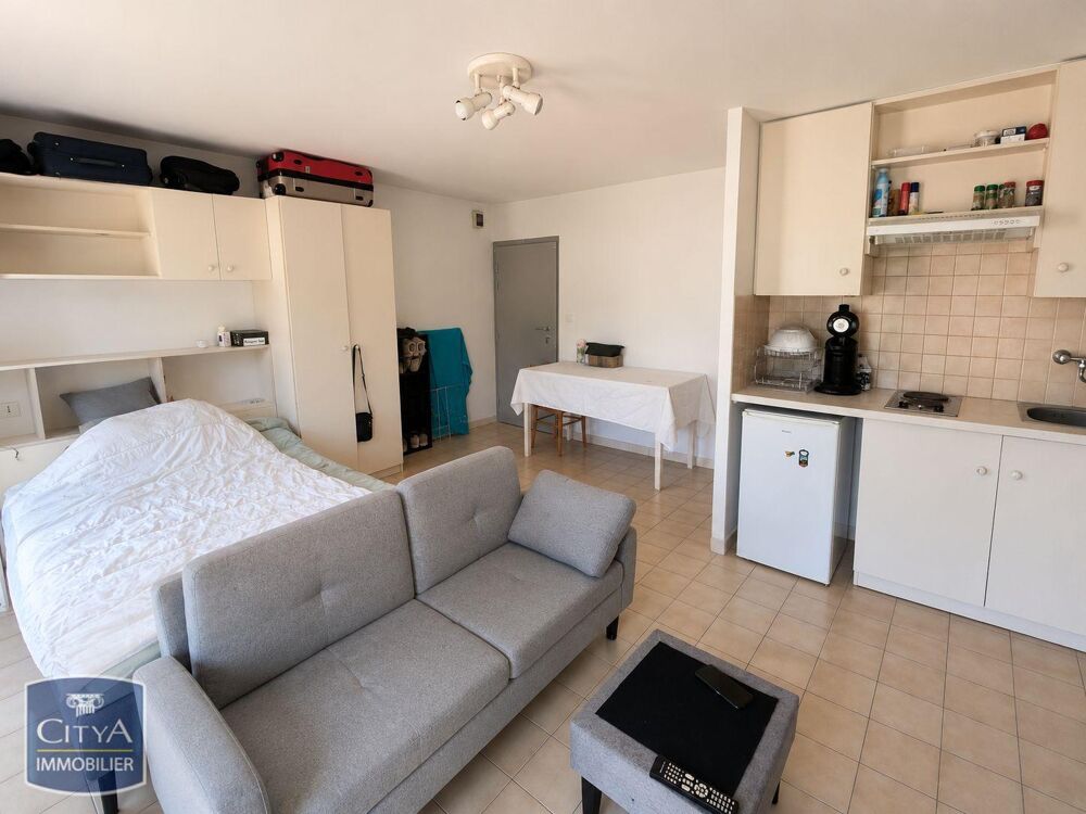 À LOUER - Studio T1 meublé - 21 m² - Toutes charges comp....