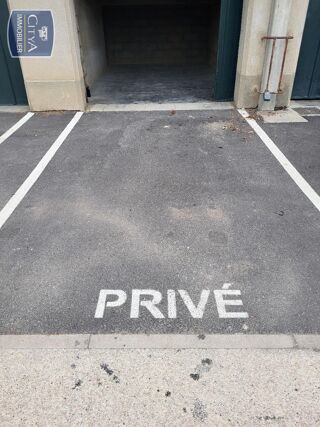  Parking / Garage à louer 