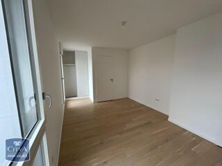  Appartement à louer 4 pièces 90 m²