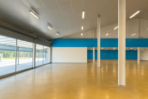 Local commercial 1 150 m&sup2; avec parking clos - Sur la ... 7460 32550 Pavie