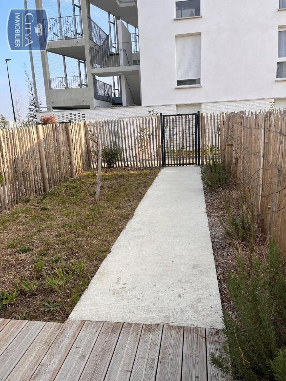 location Appartement - 4 pièce(s) - 81 m² Seilh (31840)