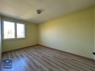  Appartement à louer 4 pièces 74 m²
