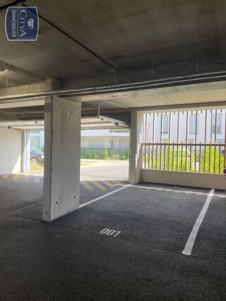  Parking / Garage à louer 