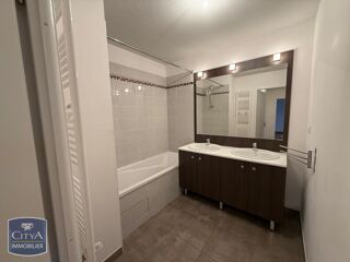  Appartement à louer 4 pièces 81 m²