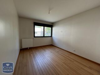  Appartement à louer 3 pièces 81 m²