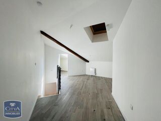  Appartement à louer 3 pièces 82 m²