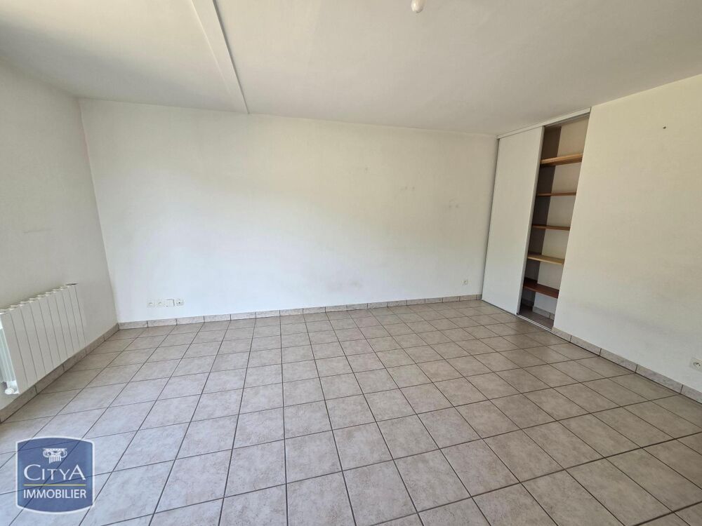 À LOUER : Appartement T3 situé à Issoire, rue de Bizalei....