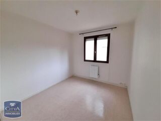  Appartement à louer 4 pièces 77 m²