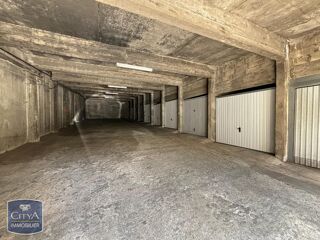  Parking / Garage à louer 