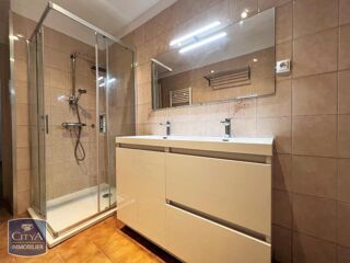  Maison à louer 6 pièces 175 m²