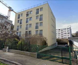  Parking / Garage  louer 12 m Lyon